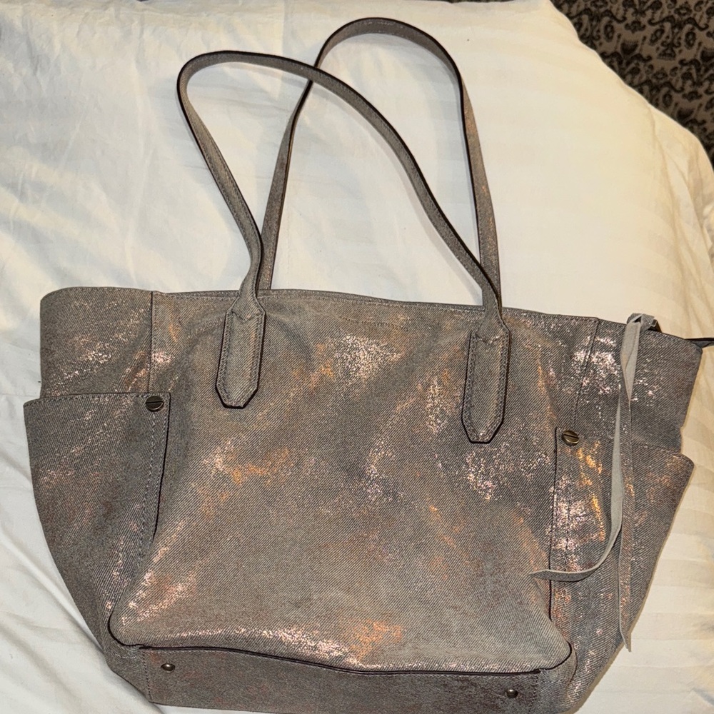 Aimee Kestenberg Tote
Sparkle Metallic Beige
Handbag Purse